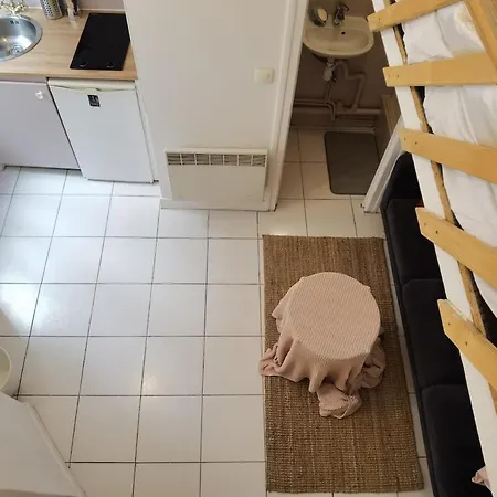 Bright Near Parc De La & Metro