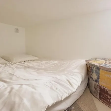 Bright Near Parc De La & Metro Parijs