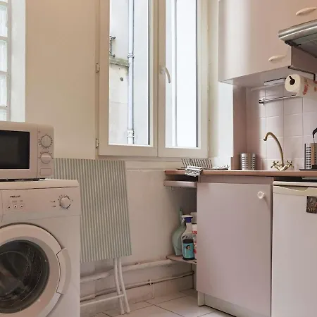 Bright Near Parc De La & Metro Appartement Parijs