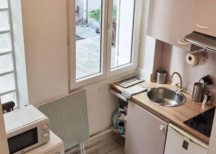 Bright Near Parc De La & Metro *