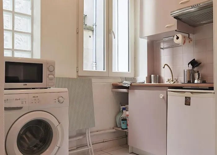 Bright Near Parc De La & Metro Appartement Parijs