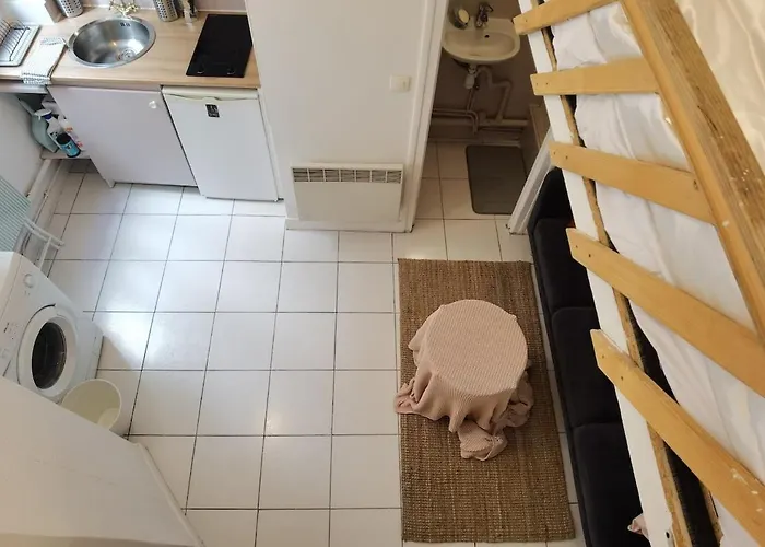 Bright Near Parc De La & Metro